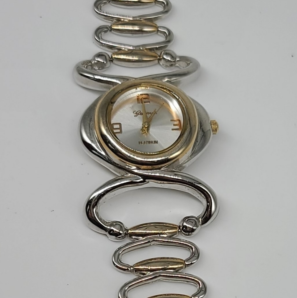 Women's Geneva Platinum wristwatch